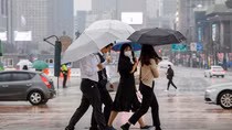 Làn sóng COVID-19 lần ba "gõ cửa'' Hàn Quốc