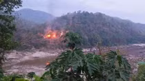 Quân đội Myanmar không kích phiến quân, dân thường tháo chạy sang Thái Lan