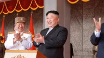 Kim Jong-un tuyên bố hoãn kế hoạch phóng tên lửa vào đảo Guam