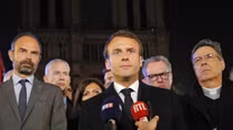 Tổng thống Pháp Macron: "Chúng ta sẽ xây dựng lại Nhà thờ Đức Bà"