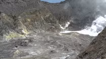 Hàng chục người nghi mất tích sau khi núi lửa New Zealand phun trào