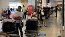 Đưa hơn 340 công dân Việt Nam từ Angola về nước an toàn