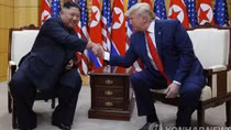 Truyền thông Triều Tiên hết lời ca ngợi cuộc gặp Mỹ-Triều tại DMZ