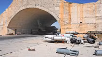 Máy bay của Syria cất cánh trên sân bay vừa bị Mỹ tấn công