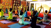 Người dân thủ đô thích thú trải nghiệm Yoga Sống khỏe