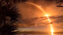 Trầm trồ với loạt hình ảnh tuyệt đẹp về vụ phóng vệ tinh của SpaceX
