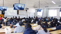Cách tuyển sinh kỳ lạ tại Nhật Bản: Tuổi càng cao, học phí càng giảm