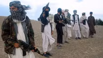 Taliban giả quân đội giết hơn 50 lính Afghanistan 