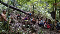 Myanmar nã pháo tiêu diệt phiến quân, người dân sợ hãi tháo chạy