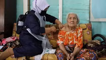 Người dân Indonesia đổ xô đi mua "thần dược" chữa COVID-19