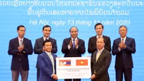 Việt Nam hỗ trợ 1.000 tấn gạo giúp Lào khắc phục hậu quả thiên tai