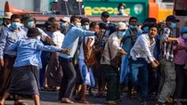 Đụng độ xảy ra giữa những người biểu tình trên đường phố Myanmar 