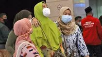 Thân nhân hành khách chuyến bay Indonesia tuyệt vọng chờ đợi phép màu