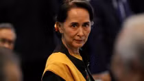 Bà Suu Kyi lần đầu xuất hiện tại tòa án hậu chính biến