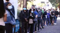 Cung không đủ cầu: Australia trong "cơn khát" vaccine