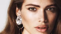 Người mẫu chuyển giới đầu tiên của Victoria's Secret gây sốt vì quá xinh