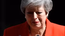 Thủ tướng Anh Theresa May tuyên bố từ chức trong xúc động