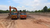 Đột kích “công trường” khai thác đất trái phép ở Tây Ninh