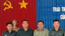 Khen thưởng 3 cá nhân dũng cảm truy bắt tội phạm
