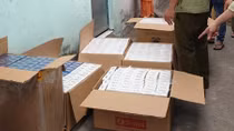 Thu giữ 10 nghìn bao thuốc lá lậu trong cửa hàng tạp hóa