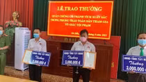 Khen thưởng 3 tài xế cảnh giác ngăn chặn xuất nhập cảnh trái phép