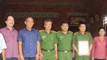 Trao hai căn nhà nghĩa tình đồng đội cho cán bộ nghèo