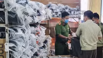 Phát hiện cơ sở nghi bán hơn 1500 đôi giày thể thao giả nhãn hiệu