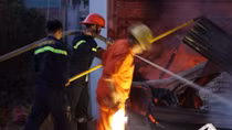 Cháy cơ sở sản xuất đồ gỗ mỹ nghệ ở Bình Dương