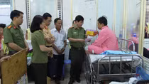 Thứ trưởng Nguyễn Văn Sơn thăm hỏi, động viên các chiến sĩ Công an bị thương