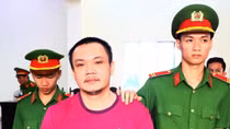 Thuê 8 ô tô cầm cố “nướng” sòng bạc 