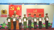 Công an tỉnh Tây Ninh trao quyết định thăng cấp bậc hàm cho 99 CBCS