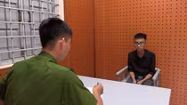 Rủ bạn mang hung khí xử người nhắn tin làm quen bạn gái mình