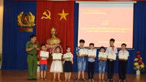 Tuyên dương hơn 200 học sinh đạt thành tích cao trong học tập