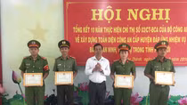 Khen thưởng 10 tập thể, cá nhân xuất sắc đấu tranh với tội phạm