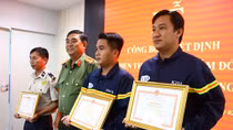 Khen thưởng 3 tập thể, cá nhân cứu sống hai cha con