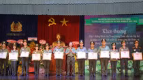 Khen thưởng 32 tập thể, cá nhân với nhiều hoạt động thấm đượm tình quân dân