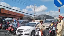 Phân luồng từ xa, phòng ngừa ùn tắc giao thông ngày cuối nghỉ Tết