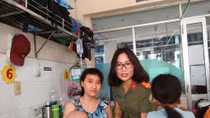 Công an Cửa khẩu Cảng Tân Sơn Nhất tặng quà cho bệnh nhi nghèo