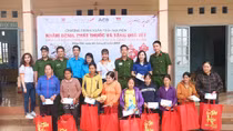 Cao đẳng CSND II tặng quà, khám bệnh cho gần 200 người dân nghèo