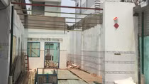 Nam công nhân nguy kịch khi rơi từ giàn giáo xuống mái nhà