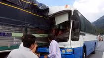 Đề nghị khen thưởng tài xế mưu trí giúp hai xe khách thoát nạn