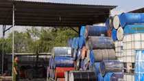 Hai cơ sở phế liệu chứa hàng tấn hóa chất độc hại