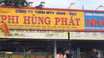 Thiếu tiền xài, cô gái đi cướp tiệm vàng