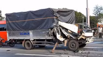 Tai nạn liên hoàn lúc dừng đèn đỏ, 6 người bị thương
