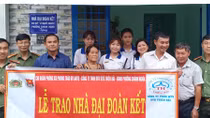 Công an Bình Dương tặng nhà cho người dân nghèo