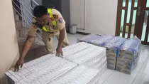 Tạm giữ ô tô chở 7000 gói thuốc lá lậu 