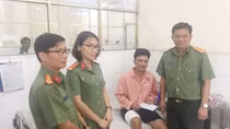 Công an Bình Dương thăm hỏi “Hiệp sỹ” bị thương