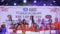 Hoa hậu Trần Tiểu Vy tặng học bổng cho trẻ em khuyến tật, mồ côi