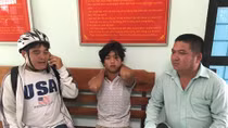 Nam thanh niên nghi ngáo đá đốt quán cà phê