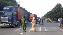 Truy tìm tài xế tông thương vong 2 mẹ con trên đường đi làm